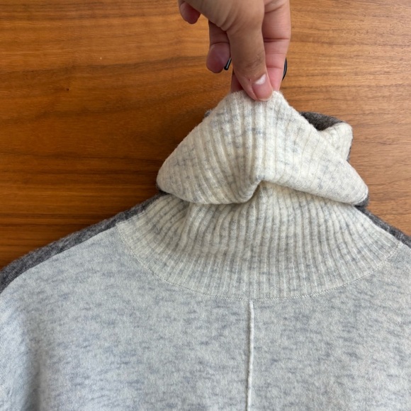 Athleta Transit Colorblock Turtleneck, Size S - Picture 5 of 12